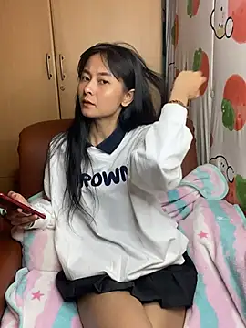 Snapshot of Nn065 chatting on 02/13/25, 10:33 Nn065 online show from 02/13/25, 10:33