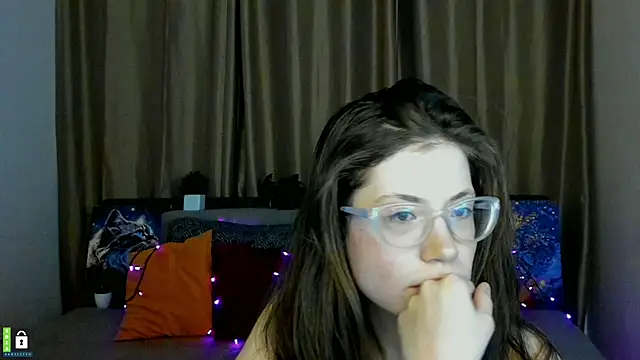 Snapshot of Alicia_redfollow chatting on 02/12/25, 03:40 Alicia redfollow online show from 02/12/25, 03:40