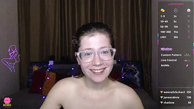 Snapshot of Alicia_redfollow chatting on 03/15/25, 09:30 Alicia redfollow online show from 03/15/25, 09:30