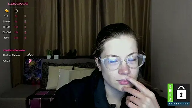 Snapshot of Alicia_redfollow chatting on 10/01/25, 11:27 Alicia redfollow online show from 10/01/25, 11:27