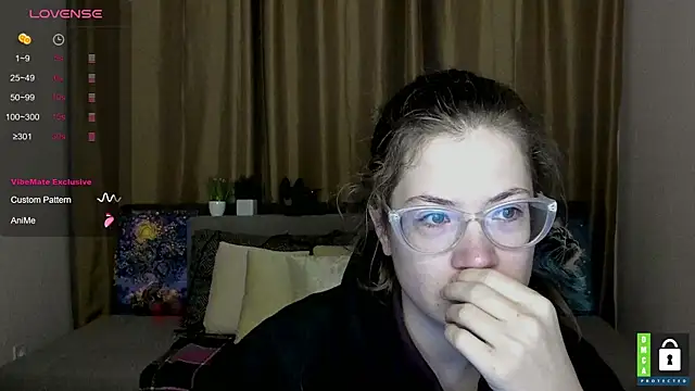 Snapshot of Alicia_redfollow chatting on 10/10/25, 05:17 Alicia redfollow online show from 10/10/25, 05:17