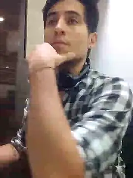 Snapshot of GamerQuinn chatting on 12/22/24, 01:45 GamerQuinn online show from 12/22/24, 01:45