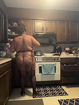 Snapshot of InterRacialFacial7296 chatting on 12/14/25, 11:04 InterRacialFacial7296 online show from 12/14/25, 11:04