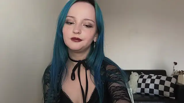 Snapshot of bumble_bee chatting on 12/18/24, 10:40 bumble bee online show from 12/18/24, 10:40