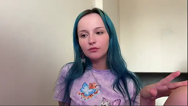 Snapshot of bumble_bee chatting on 12/23/24, 08:44 bumble bee online show from 12/23/24, 08:44