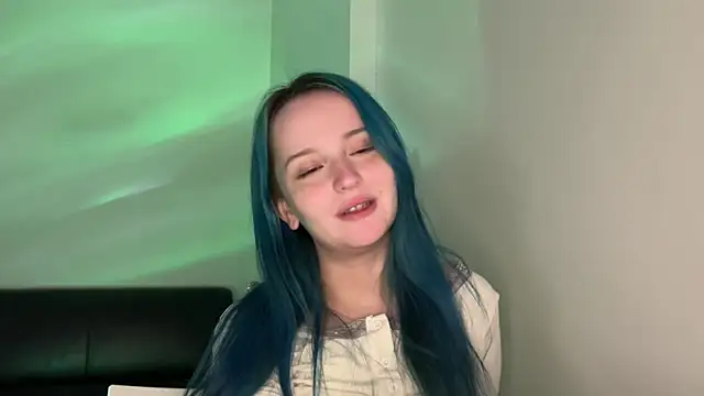 Snapshot of bumble_bee chatting on 12/26/24, 03:42 bumble bee online show from 12/26/24, 03:42