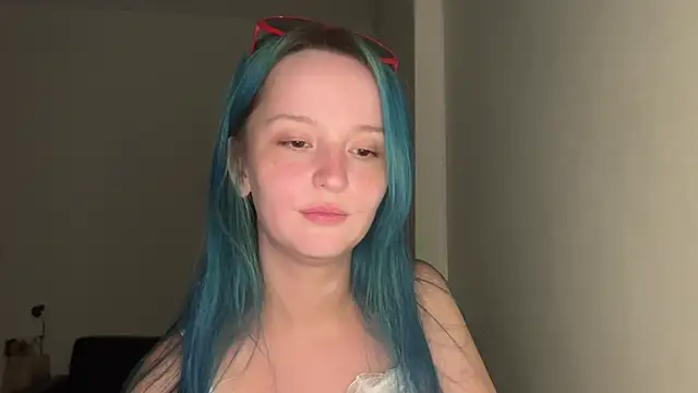 Snapshot of bumble_bee chatting on 01/08/25, 03:39 bumble bee online show from 01/08/25, 03:39