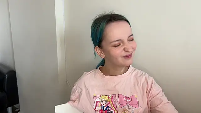 Snapshot of bumble_bee chatting on 01/12/25, 03:49 bumble bee online show from 01/12/25, 03:49