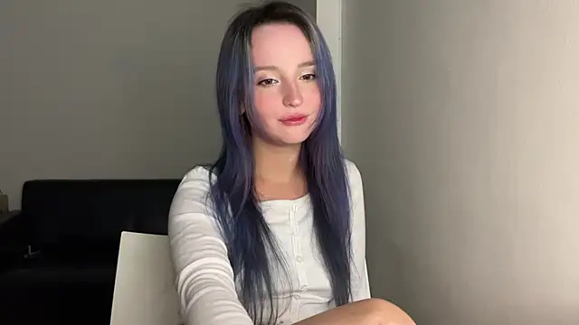 Snapshot of bumble_bee chatting on 02/26/25, 11:41 bumble bee online show from 02/26/25, 11:41