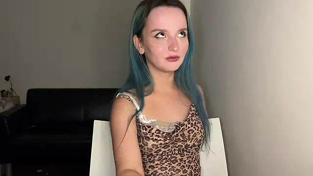 Snapshot of bumble_bee chatting on 03/04/25, 02:21 bumble bee online show from 03/04/25, 02:21