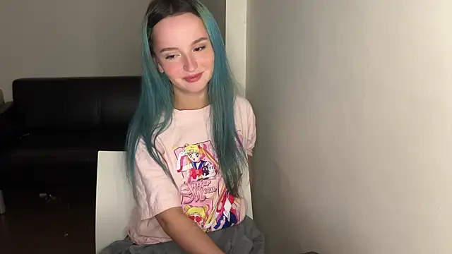 Snapshot of bumble_bee chatting on 03/10/25, 02:05 bumble bee online show from 03/10/25, 02:05