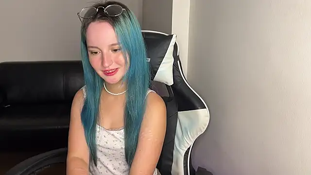 bumble bee online show from 03/19/25, 03:08