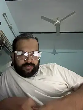 Snapshot of Arsh_Loves_Luv chatting on 12/17/25, 11:00 Arsh Loves Luv online show from 12/17/25, 11:00