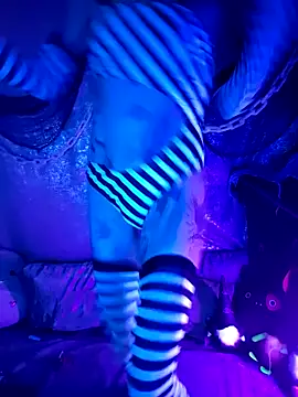 Snapshot of MommyMisfit chatting on 10/16/25, 02:12 MommyMisfit online show from 10/16/25, 02:12