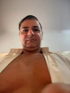 Snapshot of SecretlyDD chatting on 10/12/25, 06:23 SecretlyDD online show from 10/12/25, 06:23