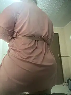 Snapshot of pAuLa_- chatting on 02/18/25, 10:14 pAuLa - online show from 02/18/25, 10:14