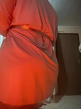 Snapshot of pAuLa_- chatting on 02/21/25, 05:46 pAuLa - online show from 02/21/25, 05:46