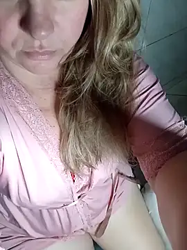 Snapshot of pAuLa_- chatting on 09/26/25, 01:31 pAuLa - online show from 09/26/25, 01:31