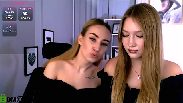 Snapshot of playful_sophie chatting on 02/04/25, 08:28 playful sophie online show from 02/04/25, 08:28