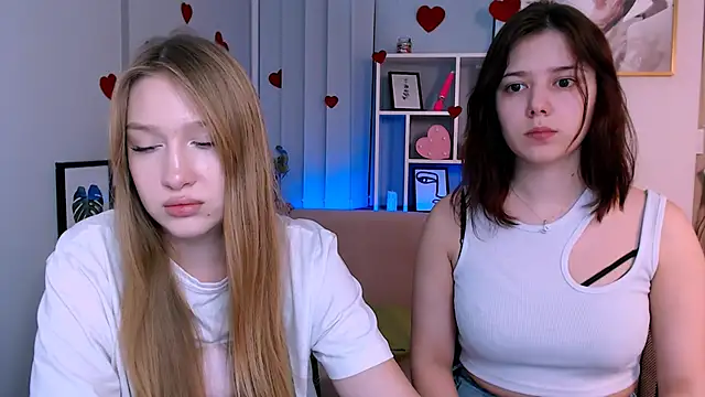 Snapshot of playful_sophie chatting on 03/05/25, 04:02 playful sophie online show from 03/05/25, 04:02