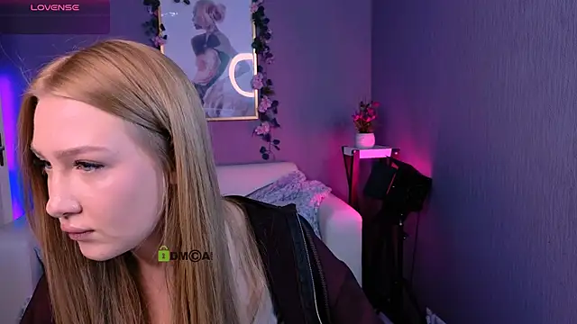 Snapshot of playful_sophie chatting on 10/17/25, 07:27 playful sophie online show from 10/17/25, 07:27