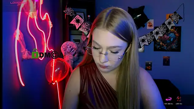 Snapshot of playful_sophie chatting on 10/27/25, 05:28 playful sophie online show from 10/27/25, 05:28