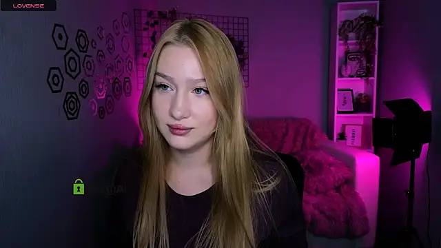 Snapshot of playful_sophie chatting on 11/17/25, 08:03 playful sophie online show from 11/17/25, 08:03