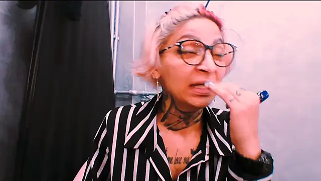 Snapshot of Lucky_Deniz chatting on 11/26/25, 08:59 Lucky Deniz online show from 11/26/25, 08:59