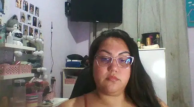 Snapshot of Paolaa_hoot chatting on 02/25/25, 04:03 Paolaa hoot online show from 02/25/25, 04:03