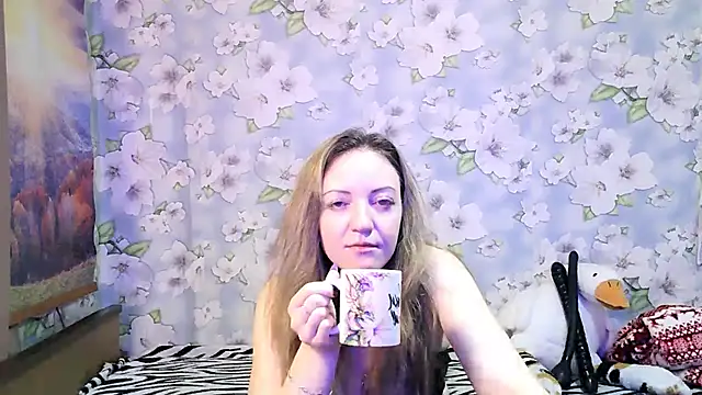 KattyLuuu online show from 10/24/25, 09:11