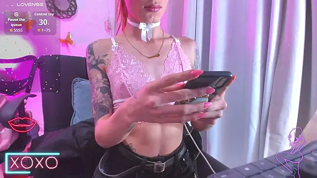 Snapshot of GabbyHills chatting on 12/16/25, 08:19 GabbyHills online show from 12/16/25, 08:19