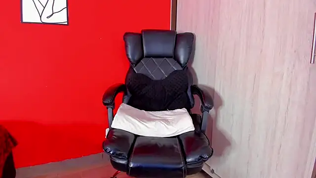 Snapshot of Keiny-Rave chatting on 12/17/25, 09:10 Keiny-Rave online show from 12/17/25, 09:10