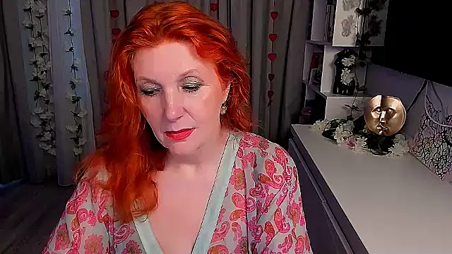 Fire-Fox-One online show from 09/19/25, 03:56