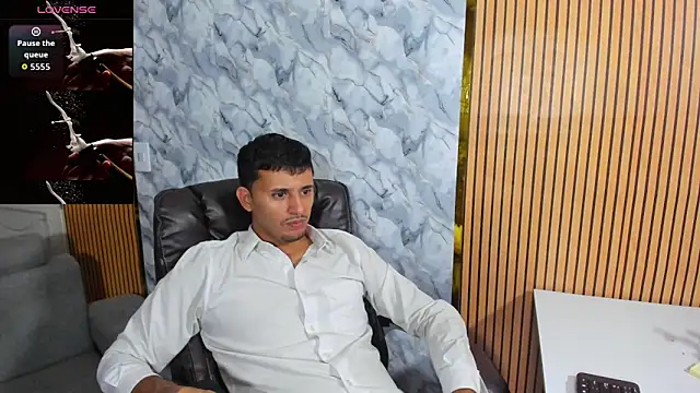 Hideintheoffice online show from 11/06/25, 03:40