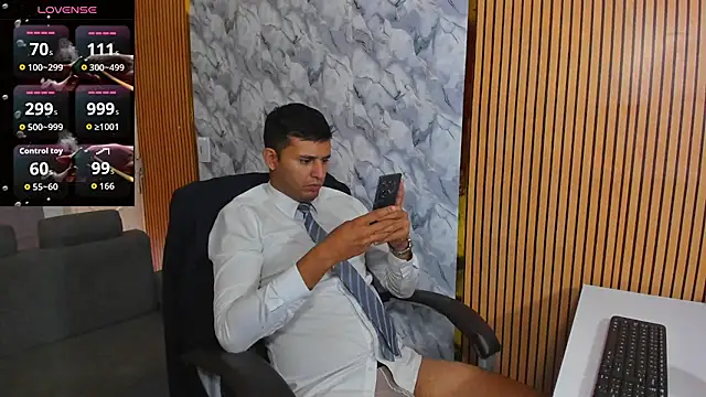 Hideintheoffice online show from 12/19/25, 12:34