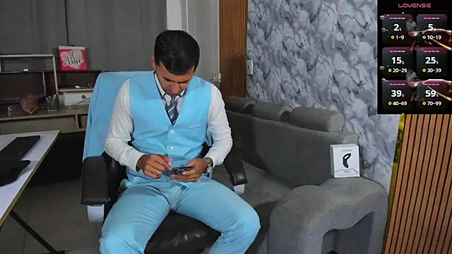 Hideintheoffice online show from 02/02/26, 03:27