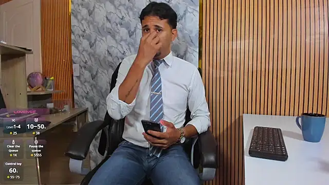 Hideintheoffice online show from 03/29/26, 01:00