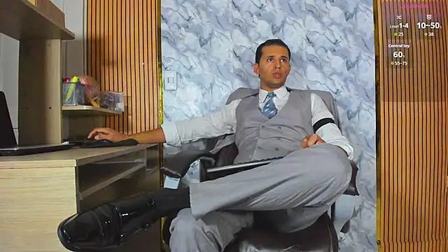 Snapshot of Hideintheoffice chatting on 06/12/26, 12:53 Hideintheoffice online show from 06/12/26, 12:53