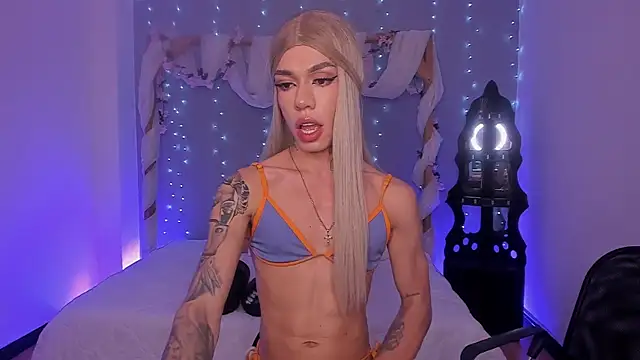 Snapshot of Camillesanto chatting on 03/18/25, 02:47 Camillesanto online show from 03/18/25, 02:47