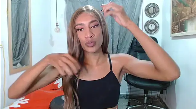 Snapshot of Dannacamilsaenz chatting on 01/22/25, 11:56 Dannacamilsaenz online show from 01/22/25, 11:56