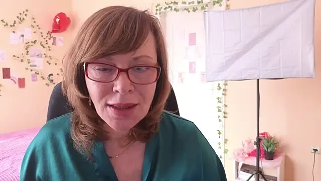 Miss Moren online show from 03/17/26, 05:33