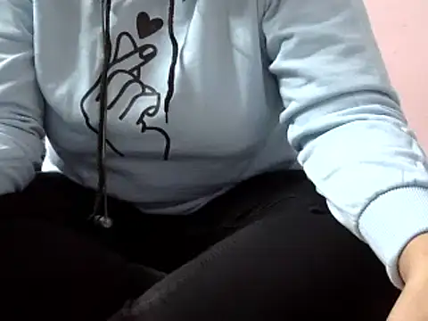 Snapshot of Housewife12 chatting on 02/05/25, 10:41 Housewife12 online show from 02/05/25, 10:41