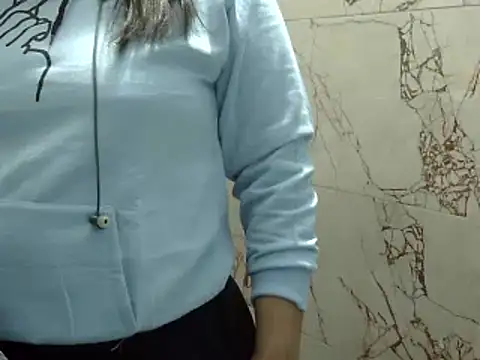 Snapshot of Housewife12 chatting on 02/05/25, 01:54 Housewife12 online show from 02/05/25, 01:54