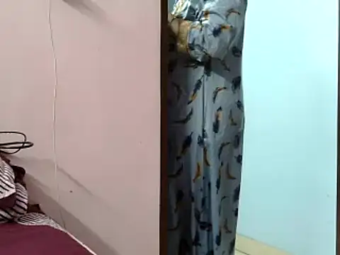 Snapshot of Housewife12 chatting on 03/07/25, 07:16 Housewife12 online show from 03/07/25, 07:16