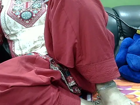 Snapshot of Housewife12 chatting on 10/08/25, 07:28 Housewife12 online show from 10/08/25, 07:28