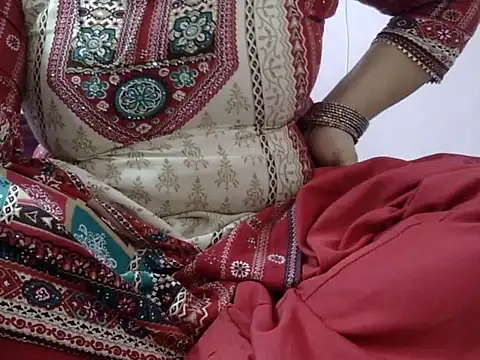 Snapshot of Housewife12 chatting on 11/16/25, 08:20 Housewife12 online show from 11/16/25, 08:20