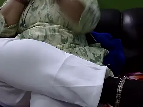 Snapshot of Housewife12 chatting on 12/16/25, 07:35 Housewife12 online show from 12/16/25, 07:35