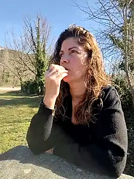 Snapshot of sansan2411 chatting on 02/25/26, 01:21 sansan2411 online show from 02/25/26, 01:21