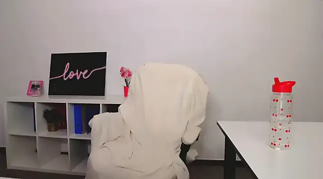 Lia Benini online show from 03/05/25, 10:32