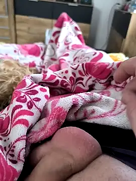 Snapshot of Deren30 chatting on 03/22/25, 10:49 Deren30 online show from 03/22/25, 10:49